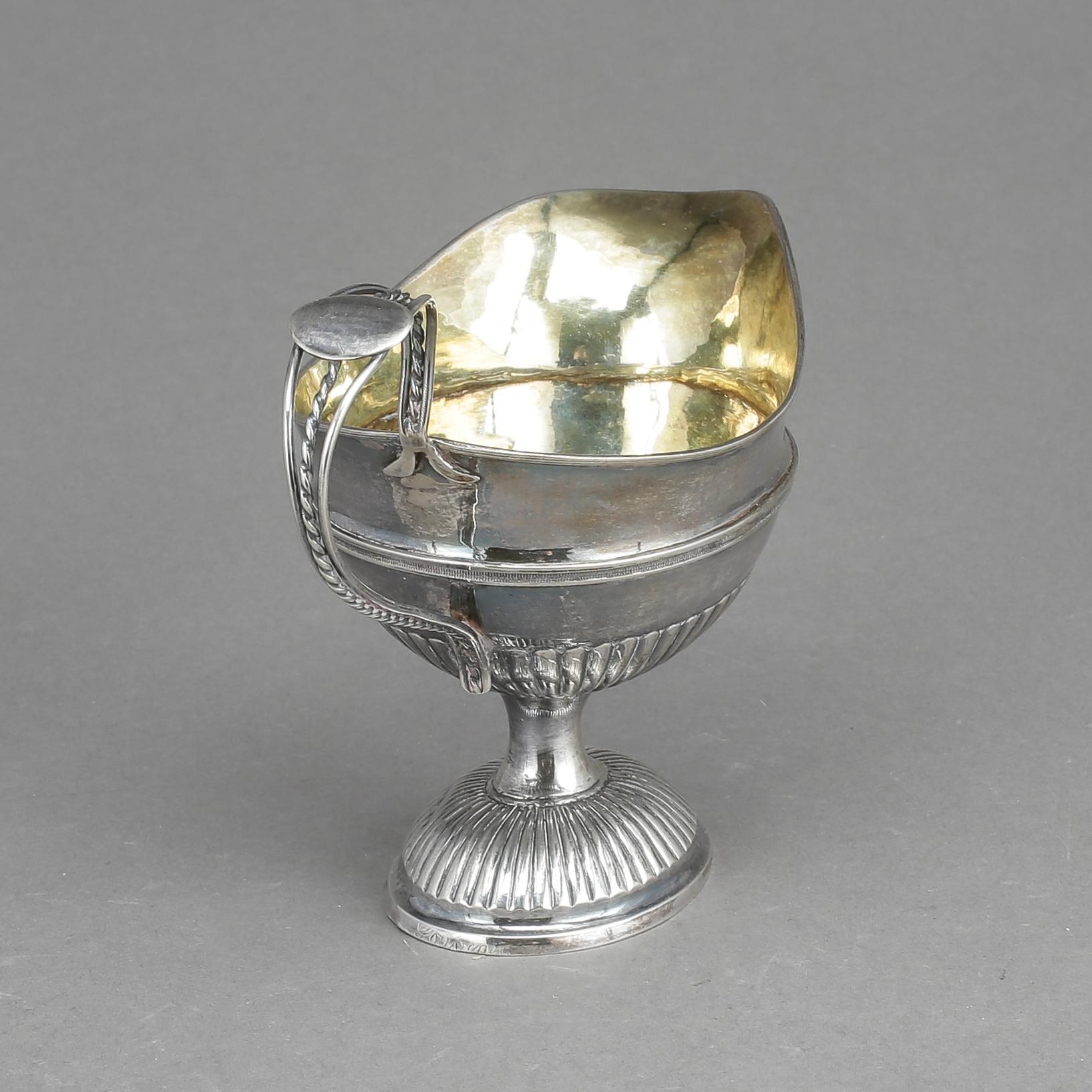 GRÄDDKANNA, silver, empire, Sverige, otydliga stämplar, 1800-talets första hälft. Vikt 148 gram.