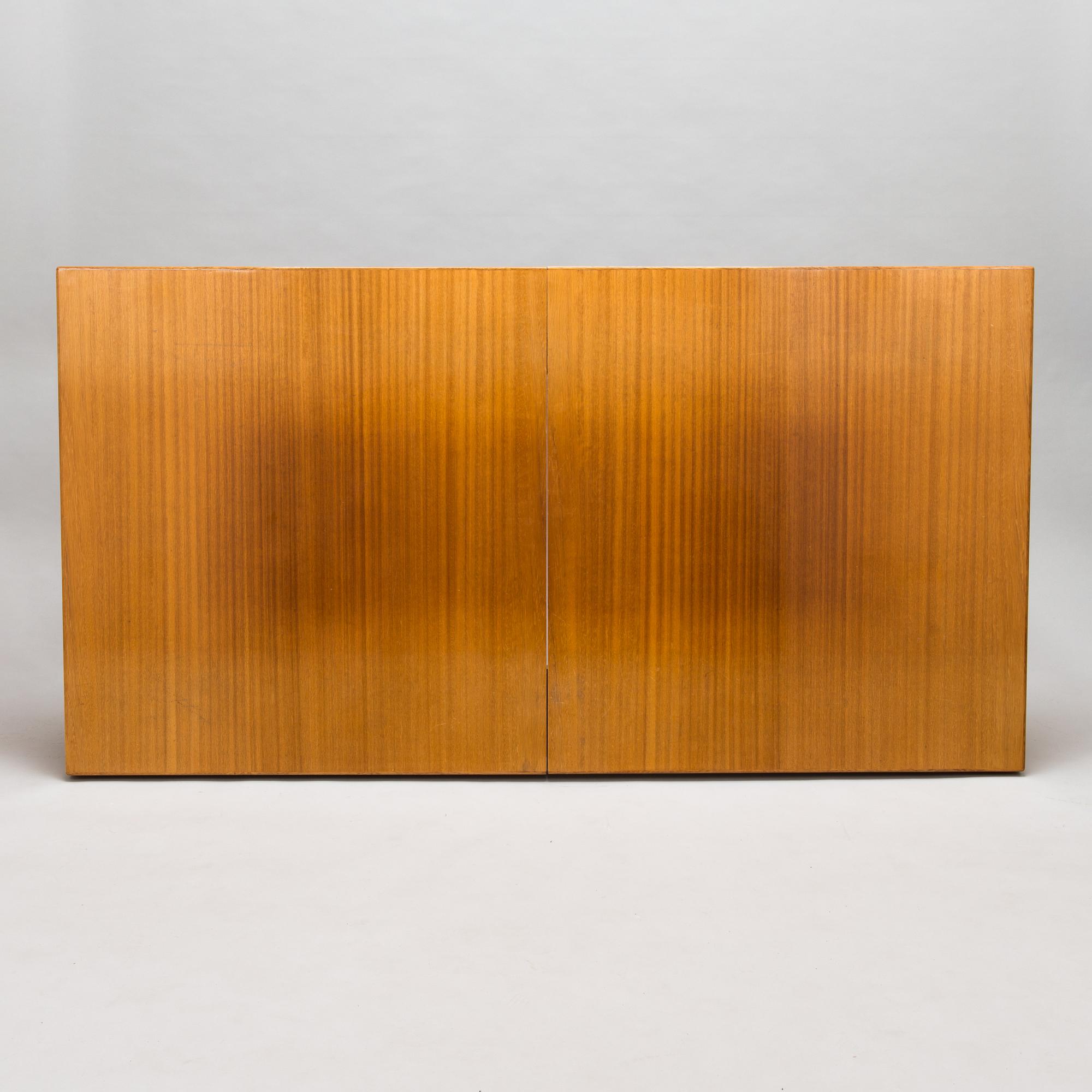 Alvar Aalto, A mid-20th-century dinner table "90", O.Y. Huonekalu- ja Rakennustyötehdas A.B. Finland.