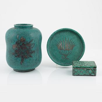 Wilhelm Kåge, vas, ask samt fat, stengods, "Argenta", Gustavsberg.