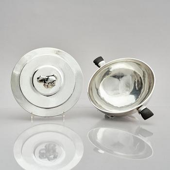 Georg Jensen, a sterling silver tureen with lid, model no 547A, design by Harald Nielsen, Copenhagen 1925-1932.