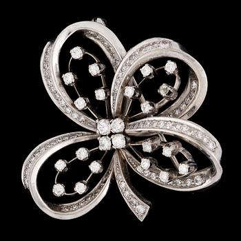 BROSCH, 18k vitguld med briljantslipade diamanter tot ca0,60ct. Fahlström, Stockholm, 1956. Vikt 11g.