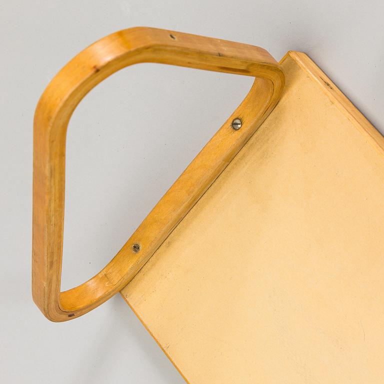 Alvar Aalto, vägghyllor, 2 st, modell 112/L för O.Y. Huonekalu- ja Rakennustyötehdas A.B 1900-talets mitt.