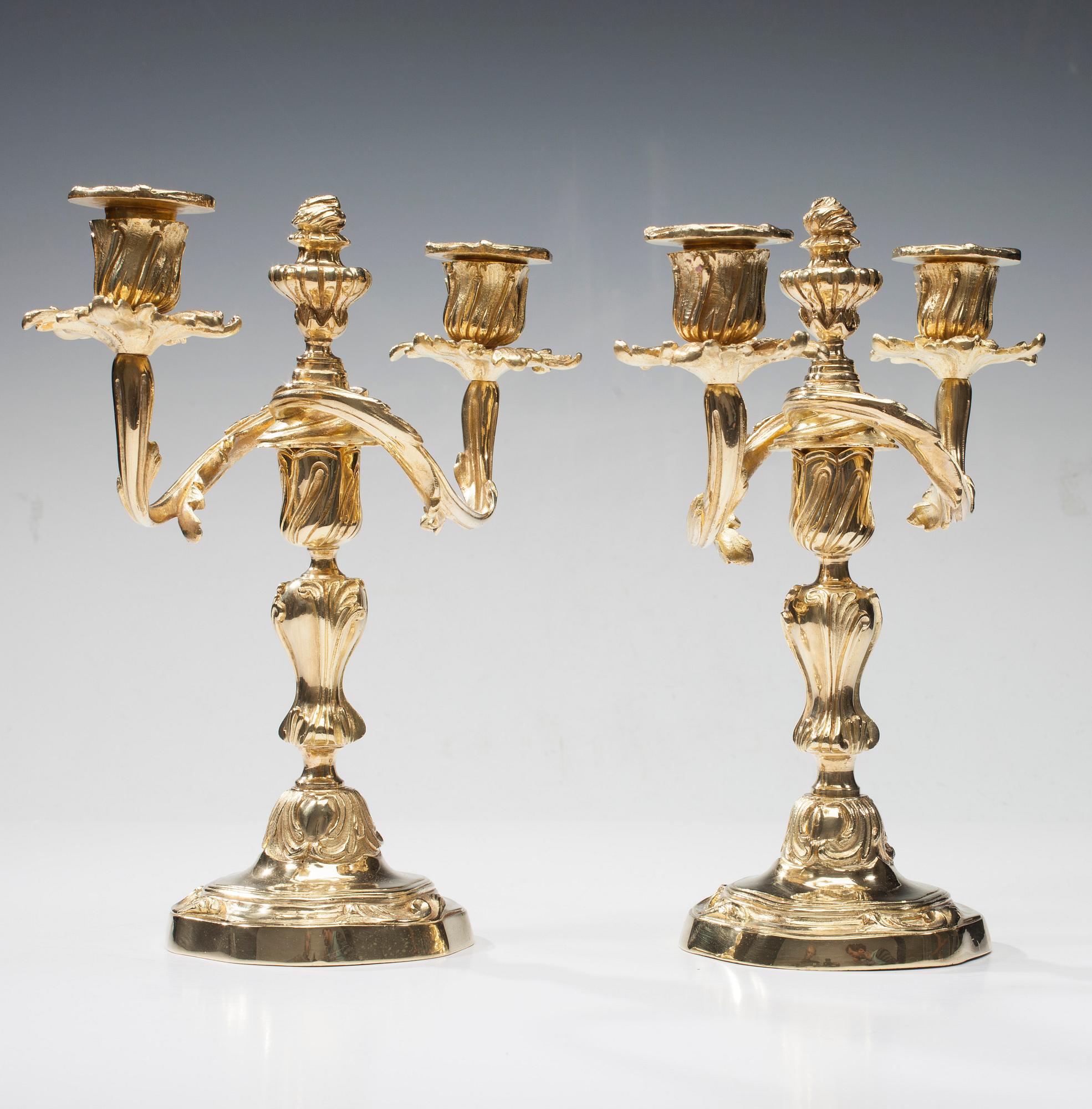 KANDELABRAR, ett par, förgylld brons, sekelskiftet 1800/1900.