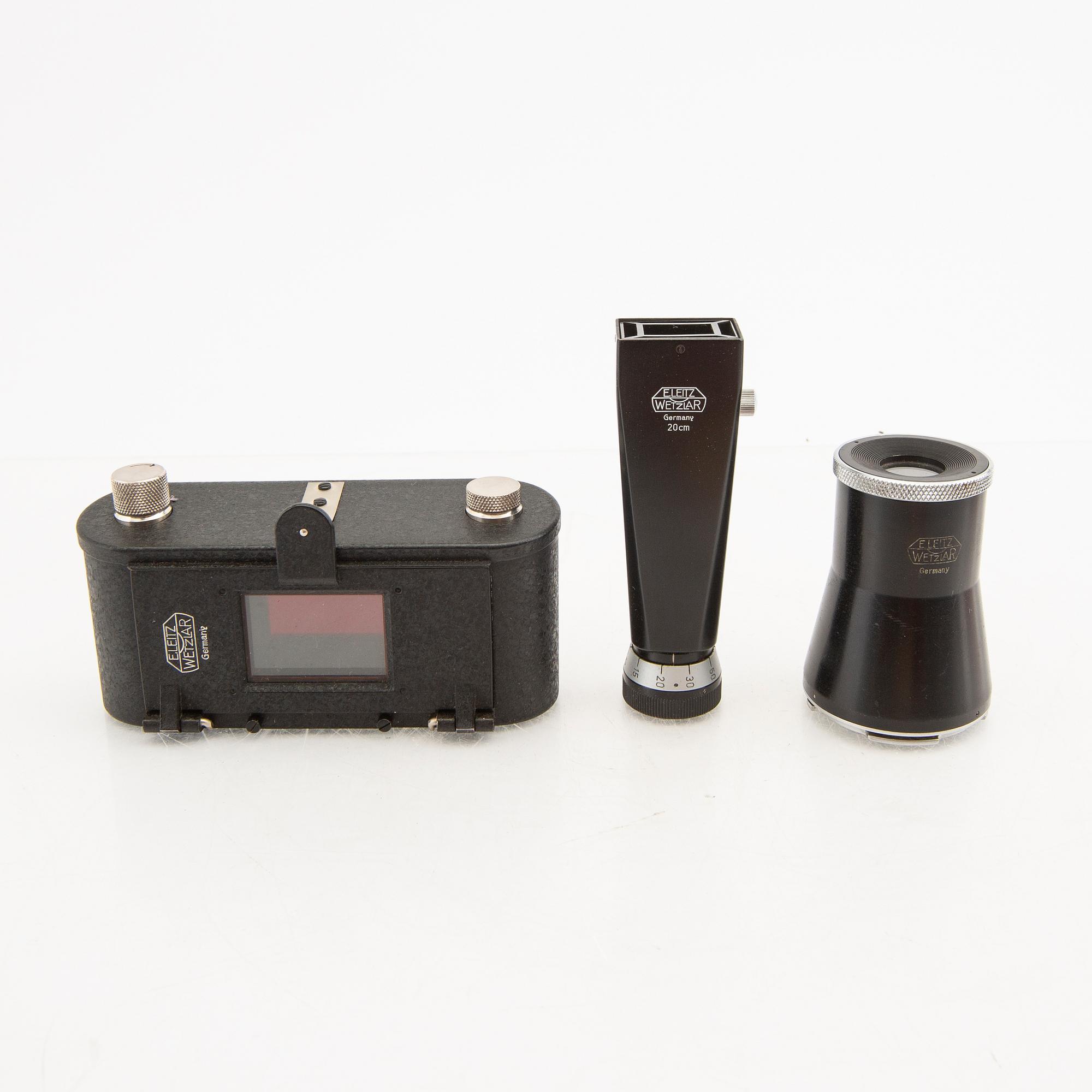 Kameror 2 st samt tillbehör Leica.