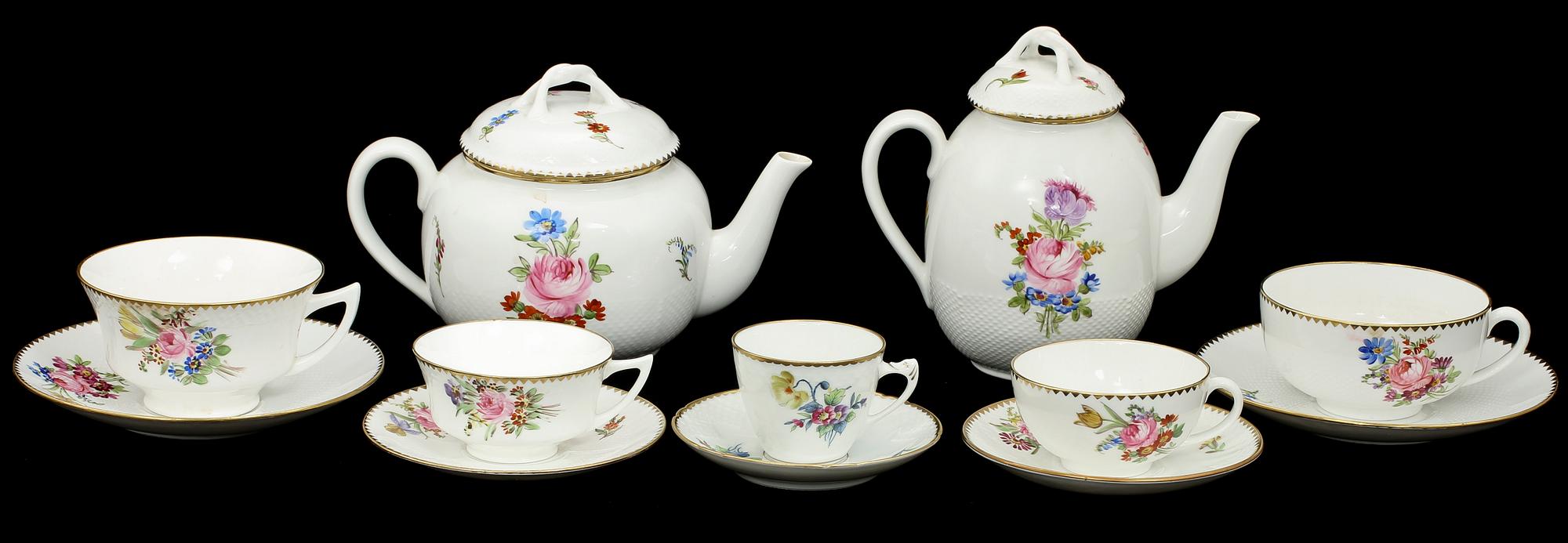 MAT- OCH KAFFESERVISDELAR, 124 st, porslin, Gustavsberg, 1900-talets första hälft.