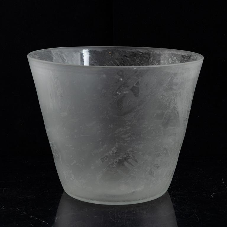 Vicke Lindstrand, vinkylare, glas, "Iced", Orrefors 1930-tal.