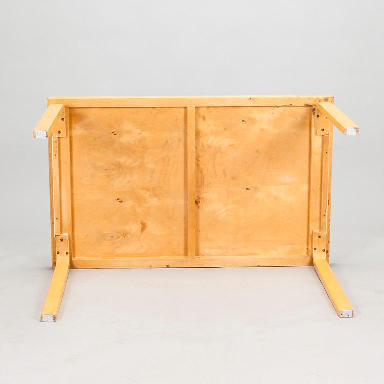 Alvar Aalto, bord, modell 82 för O.Y. Huonekalu- ja Rakennustyötehdas A.B. 1960-tal.