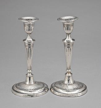 LJUSSTAKAR, ett par, silver, Sheffield, England, 1904-05.