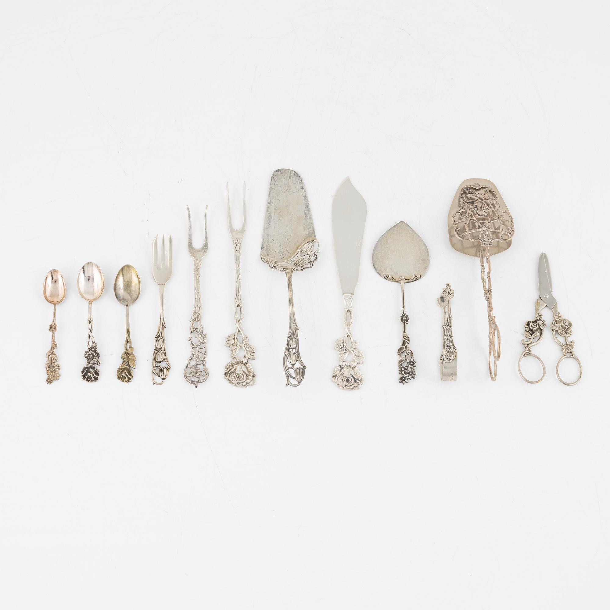 Bestickservis, 33 delar, silver, "Svenska Floran", Gewe, Malmö, 1900-talets andra hälft.