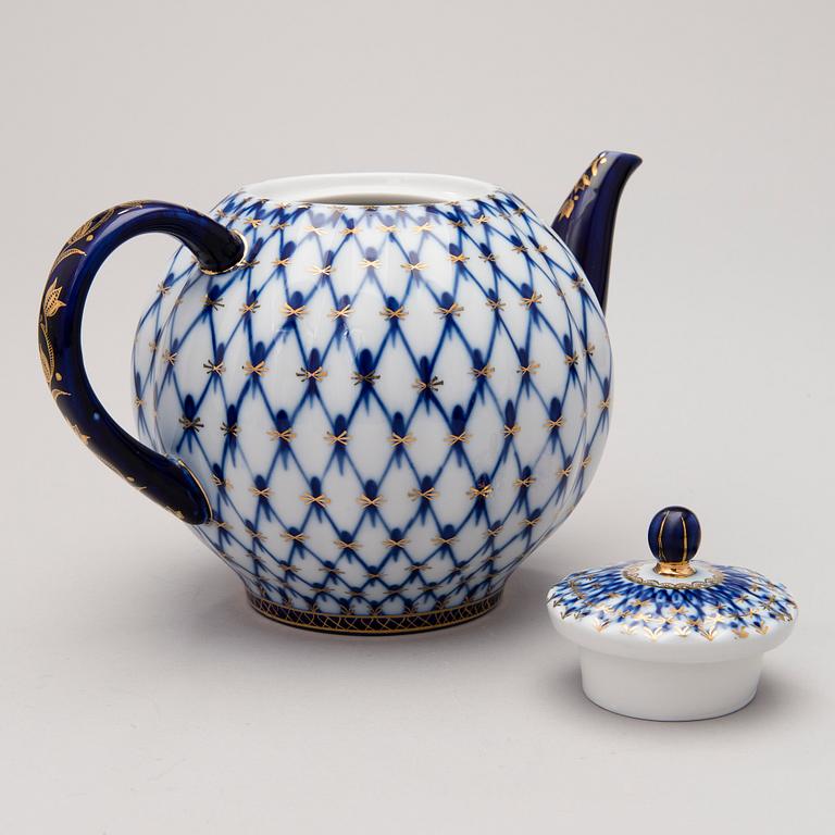 A 7-piece 'Cobalt Net' tea set in porcelain from Lomonosov, USSR.