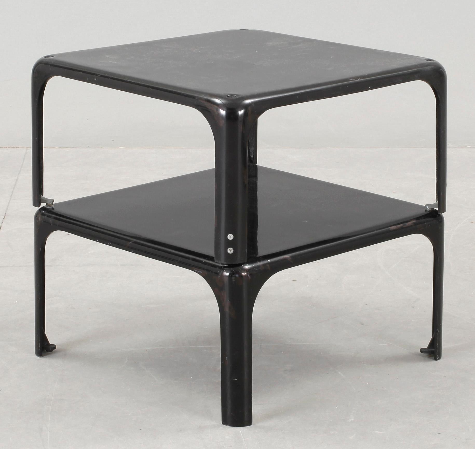 BORD, 2 st, plast, Vico Magistretti, Artemide Italien. Modellen formgiven 1966.