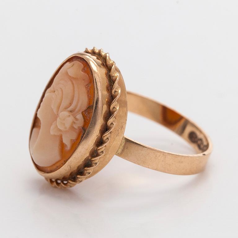 A 14K gold and shell cameo jewelry set, bracelet, pendant/brooch and ring.