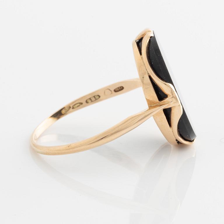 Oskar Lindroos, ring, 14K guld med onyx.