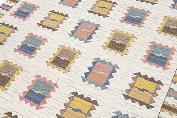 Märta Måås-Fjetterström, matta, "Ljusa Plador" rölakan, ca 355 x 239 cm, signerad AB MMF.