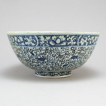 A large blue and white bowl, Ming dynasty (1368-1644).