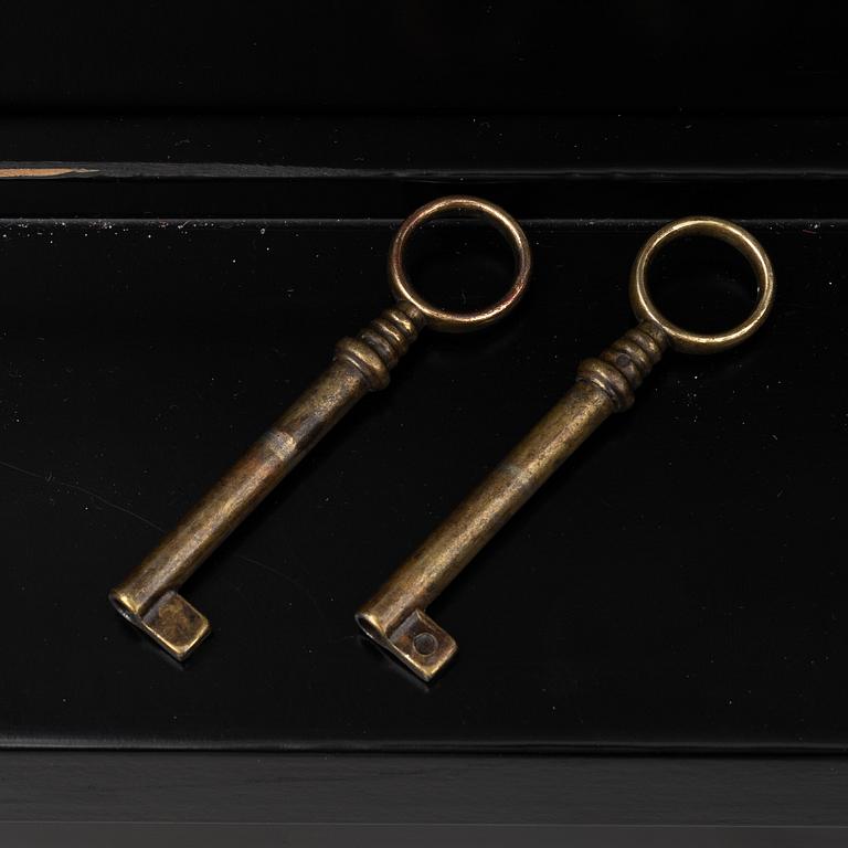 Vitrinskåp, Newport, samtida.