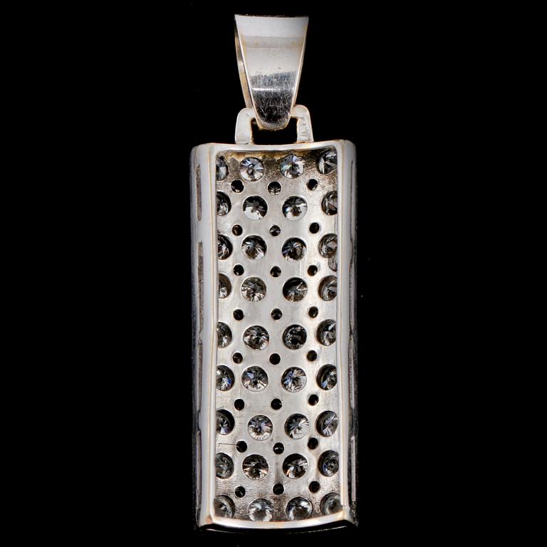 HÄNGE, 18k vitguld med 36 briljantslipade diamanter tot ca 6 ct, 2000-tal. Vikt 11 g.