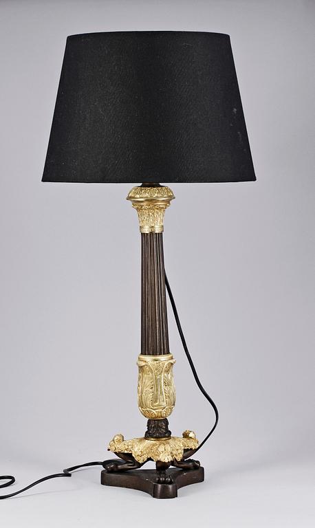 BORDSLAMPA, empirestil, delvis brons, 1900-talets början.