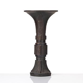 A bronze ritual wine vessel (gu), presumably late Mingdynasty (1368-1644).