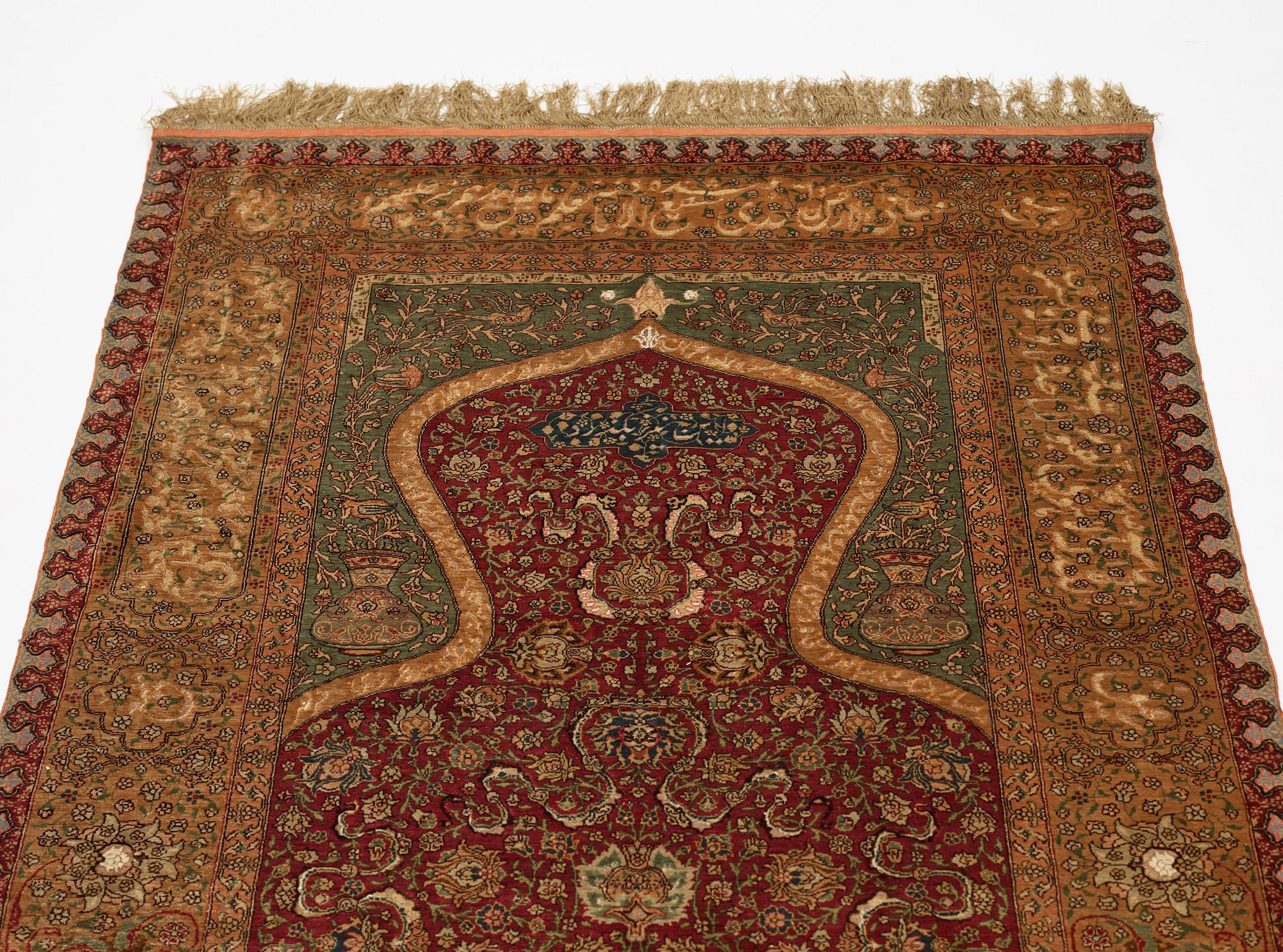 Matta, antik silke Kum Kapi med metallbroschering, Istanbul omkring 1910, "Sultan's Head Prayer" design.