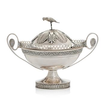 A  silver sugar bowl, St. Petersburg, first quarter of the 19th century, maker's mark G:L.