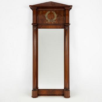 Spegel, empirestil, sent 1800-tal.