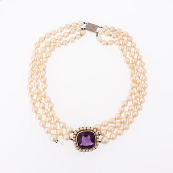 COLLIER, odlade pärlor, fasettslipad ametist, 14K guld.