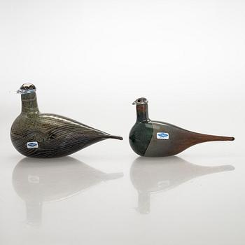 Oiva Toikka, Two glass birds, signed O. Toikka Nuutajärvi.