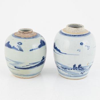 A pairof  Chinese blue and white porcelain jars, Qing dynasty, 18th century.