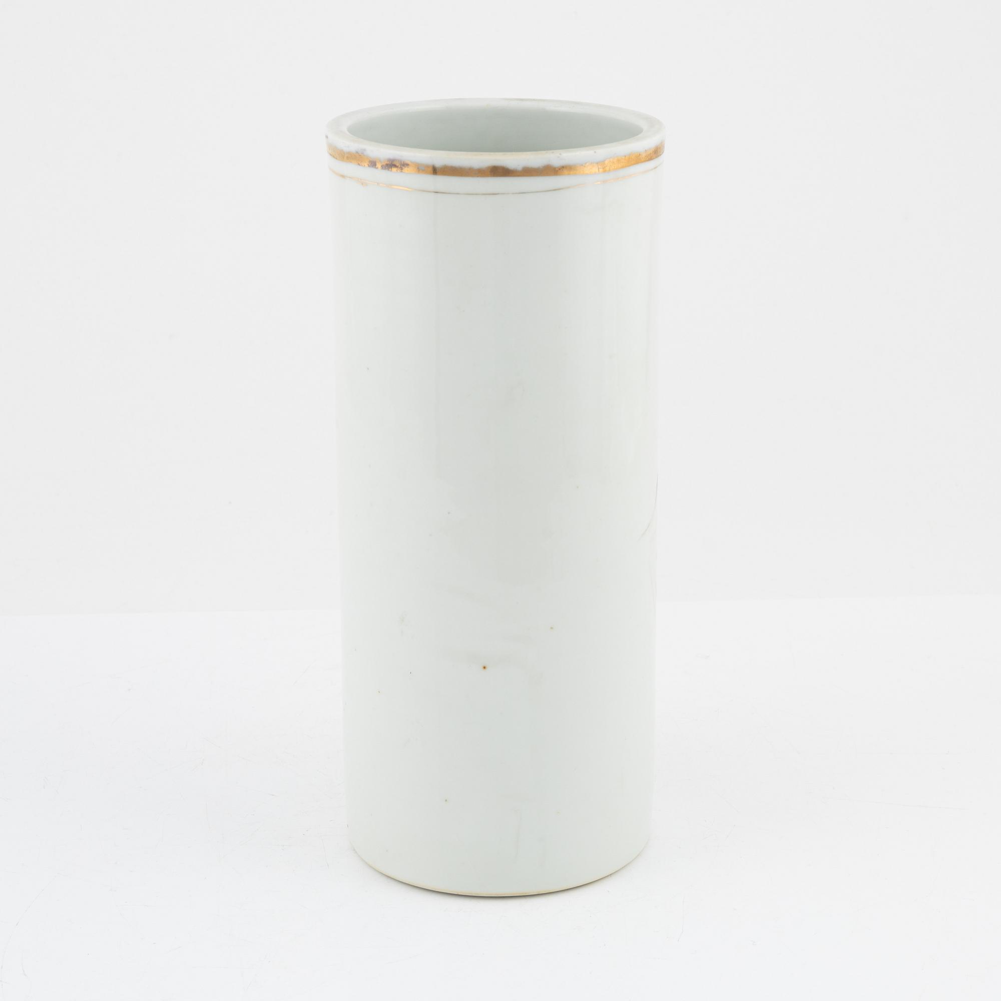 A famille rose vase, China, early 20th Century.