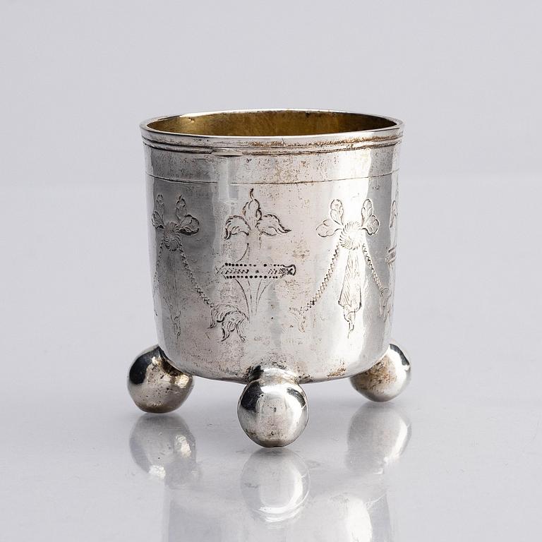 A Swedish early 18th century silver beaker, mark of Petter Henning, Stockholm 1704.
