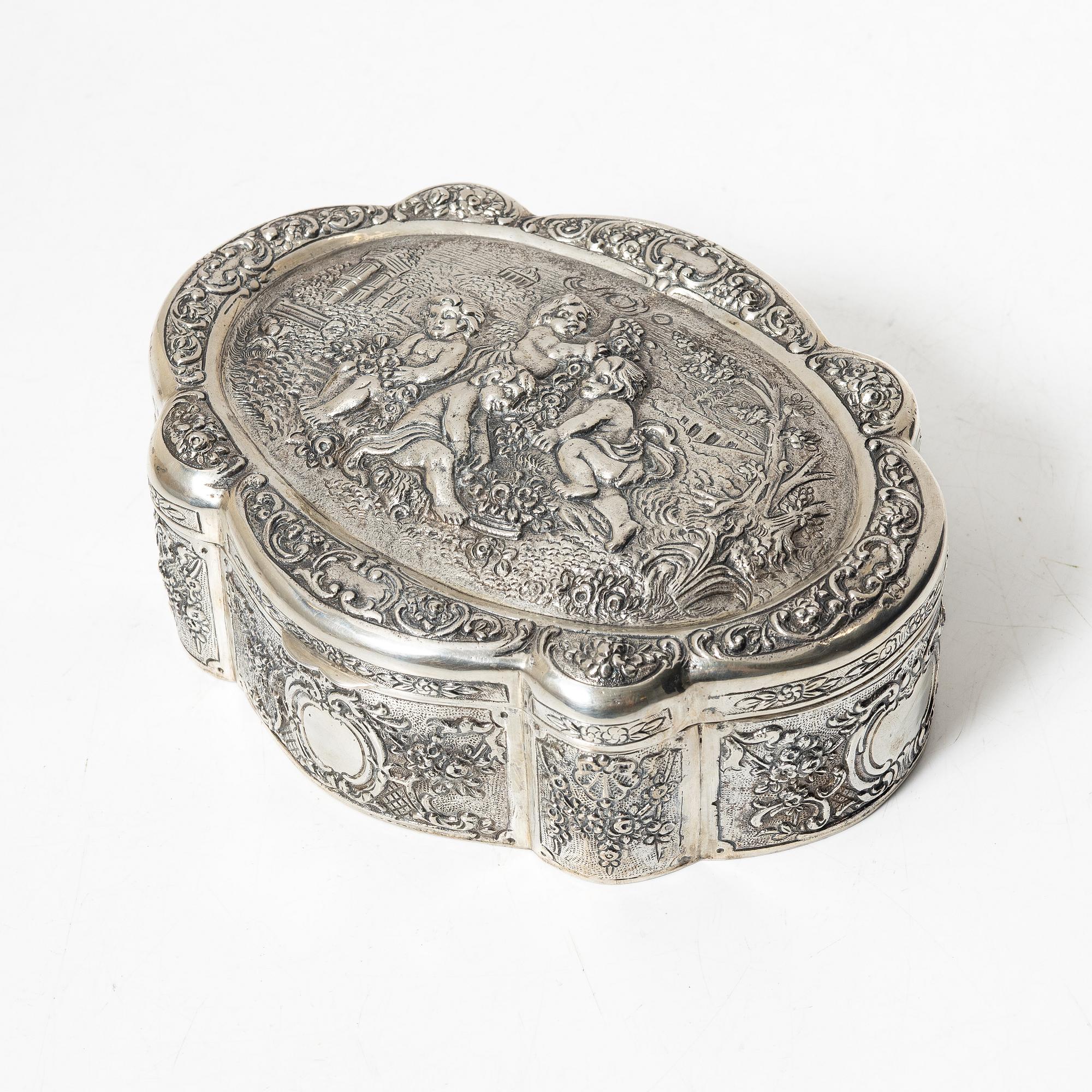 A silver box, Baroque style, 20th Century.