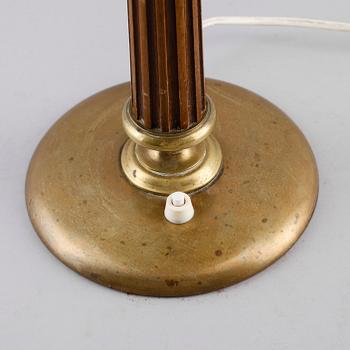 BORDSLAMPA, trä och mässing, 1900-talets mitt.