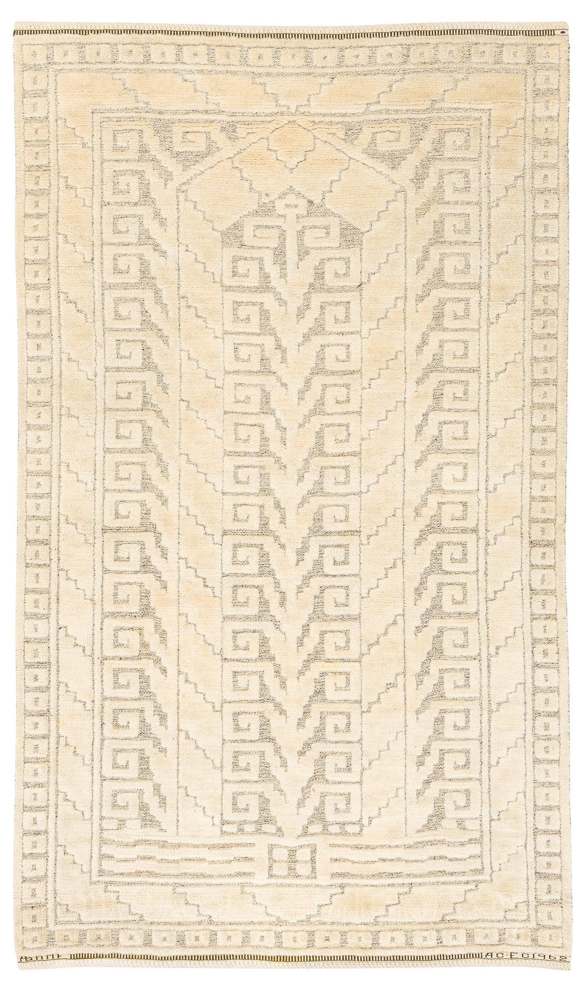 Märta Måås-Fjetterström, matta, "Vita spetsporten", reliefflossa, ca 270 x 164 cm, signerad AB MMF A.C.E. C 1962.