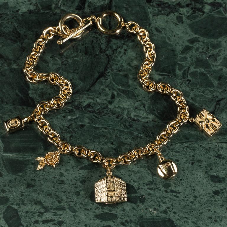 A necklace by CHRISTIAN DIOR.