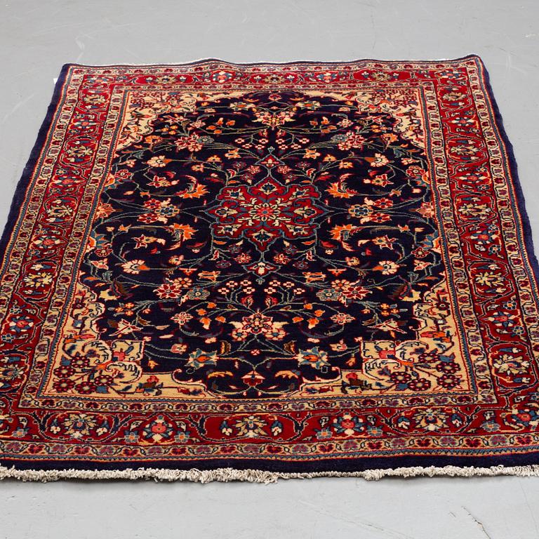 A RUG, Sarouk, ca 208 x 129 cm.