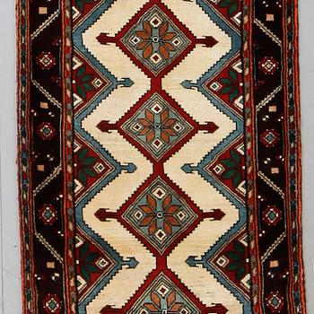 MATTA, Hamadan, ca 282 x 80 cm.