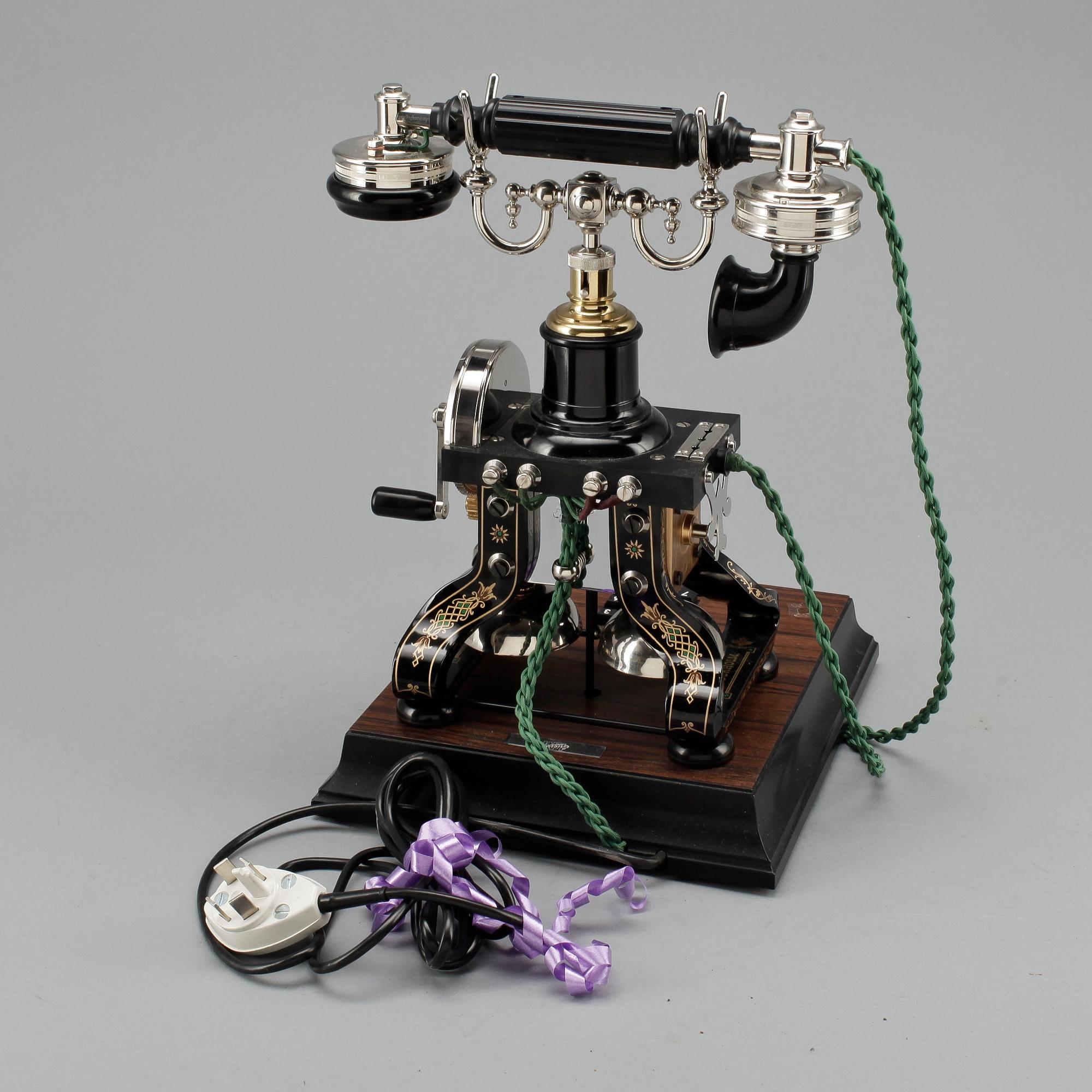BORDSTELEFON, jubileumsmodell efter "Taxen", LM Ericsson, 1900-talets senare del.