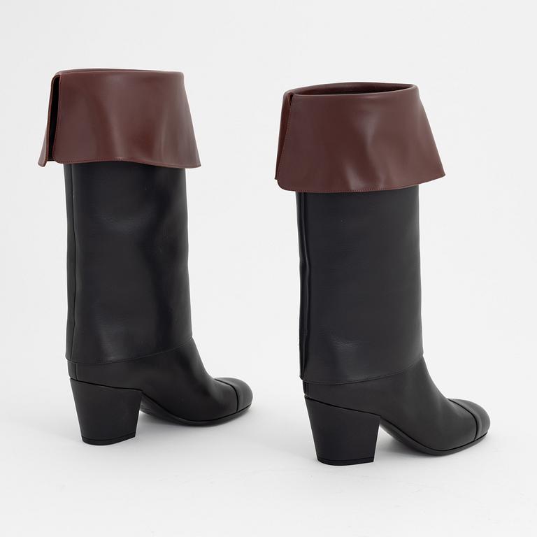 Chanel, a pair of leather boots, Fall/Winter 2020, size 37 1/2.