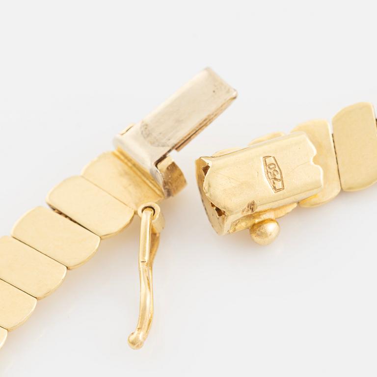 An 18K gold necklace set with round brilliant-cut diamonds.