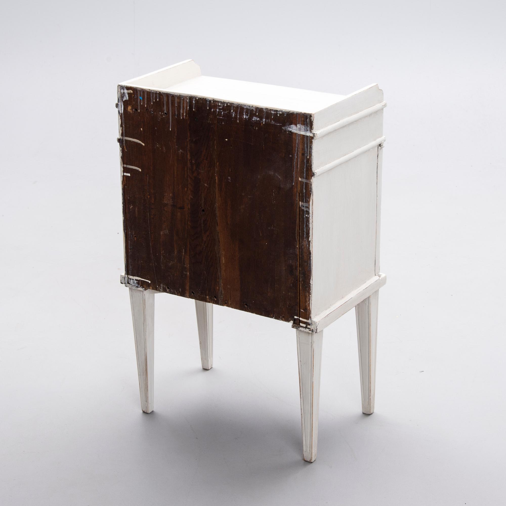 NATTDUKSBORD/SÄNGBORD,  1800-tal.