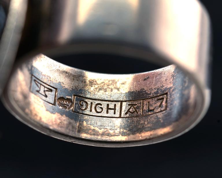 Elis Kauppi, A RING, silver with moss agate, Kupittaan Kulta, Turku 1964. Weight 10,2 g.