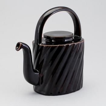 SIGNE PERSSON-MELIN, a stoneware tea pot, Höganäs, 1980s.