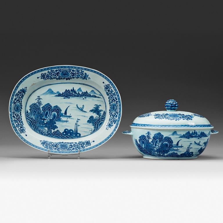TERRIN med LOCK och FAT, kompaniporslin. Qingdynastin, Qianlong (1736-95).