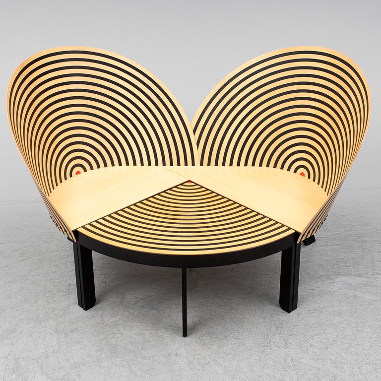 NANNA DITZEL, "Bench for two" / 2600 & 2601, bänk samt bord, Frederica Stolefabrik, modell formgiven ca 1989/1990.