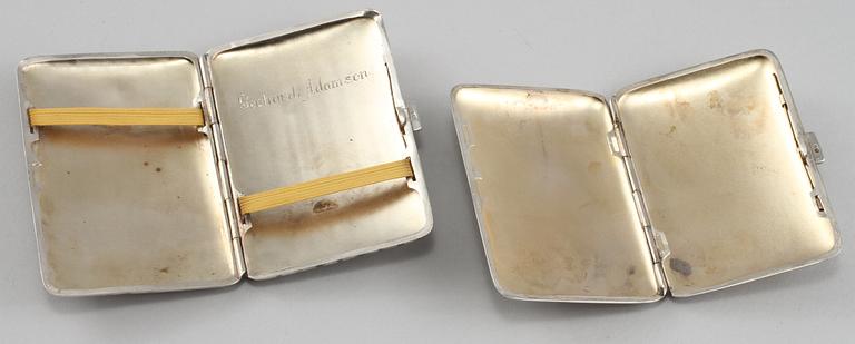 CIGARETTETUIER, 2 st, silver, svenska importstämplar, 1900-tal, total vikt 105 g.