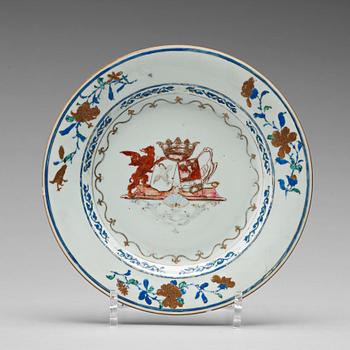 A set of five armorial plates, Qing dynasty, Qianlong (1736-95).