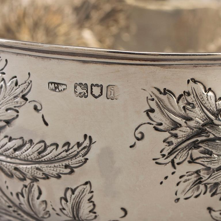 A footed silver bowl decorated with flowers, maker's mark Mappin & Webb. London 1904.