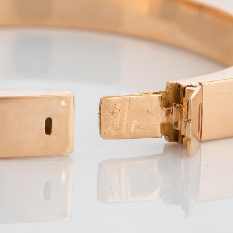 A Gaudy bangle in 18K gold.