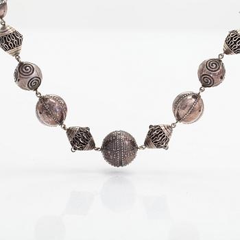 A set of sterling silver "Halikko treasure" necklace, bracelet, ring and earrings. Kalevala Koru, Helsinki 1975 and 1975.